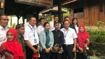 Ketika Menteri Rini Menari di Kaki Bukit Menoreh