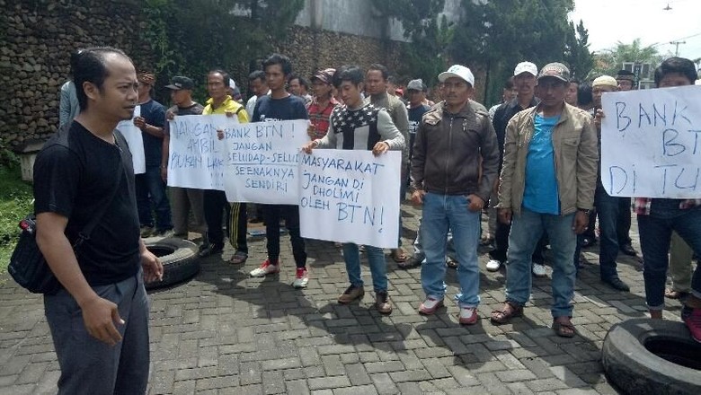 PN Banyuwangi akan Eksekusi Rumah yang Masih Dihuni Anggota Dewan PN Banyuwangi akan Eksekusi Rumah yang Masih Dihuni Anggota Dewan