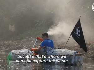 Tentang Aksi Bule Prancis yang Sebut Citarum Sungai Paling Tercemar