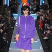 Fashion show Moschino di Milan Fashion Week Fall/Winter 2018, Rabu (21/2/2018). (Foto dok. Vogue).