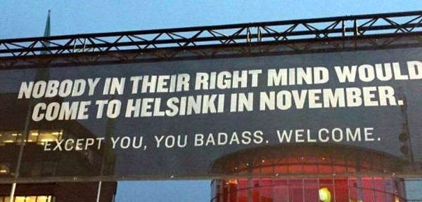 Kalau ini, spanduk penyambutan buat traveler di Bandara Helsinki, Finlandia. Tidak ada yang datang ke Helsinki di bulan November, kecuali kamu jagoan. Selamat Datang. (saizenki/Bored Panda) Kalau ini, spanduk penyambutan buat traveler di Bandara Helsinki, Finlandia. Tidak ada yang datang ke Helsinki di bulan November, kecuali kamu jagoan. Selamat Datang. (saizenki/Bored Panda)