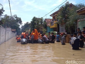 Banjir Capai 2 Meter di Cirebon, 20 Ribu Rumah Warga Terendam