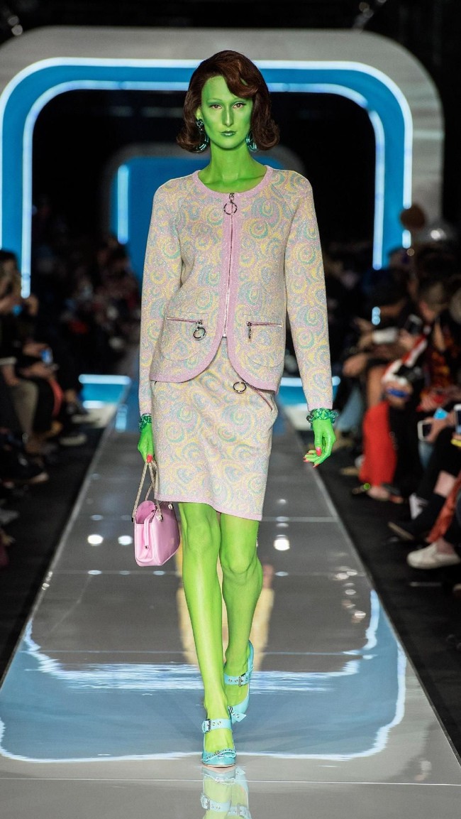 Fashion show Moschino di Milan Fashion Week Fall/Winter 2018, Rabu (21/2/2018). (Foto dok. Vogue).