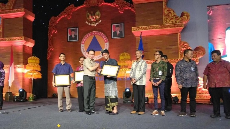 detikcom Terima Penghargaan dari BNPB detikcom Terima Penghargaan dari BNPB
