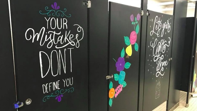 Saat Motivasi untuk Anak-anak Disampaikan Lewat Kamar Mandi (Foto: Facebook/ Mary Moose Elementary) Saat Motivasi untuk Anak-anak Disampaikan Lewat Kamar Mandi (Foto: Facebook/ Mary Moose Elementary)