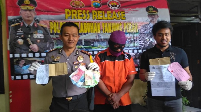 Mantan Lurah yang Diamankan Polisi Telah Pungli PKL Sejak 2012 Mantan Lurah yang Diamankan Polisi Telah Pungli PKL Sejak 2012