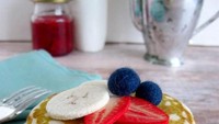 Siapa yang gemar menyantap pancake? Pancake benang ini cocok untuk mempercantik meja makan Anda. Foto: Milkfly