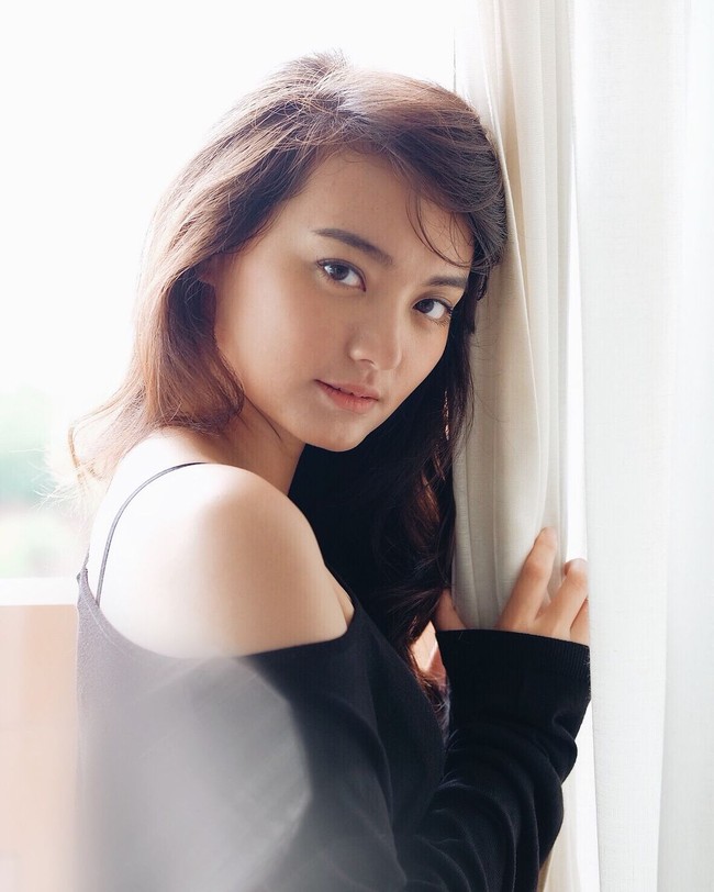 Patrishiela Tan merupakan dara cantik yang aktif di dunia hiburan. Kariernya juga dimulai dari modeling. Kini, Patrishiela disibukan sebagai presenter acara petualangan. (Foto: Instagram)