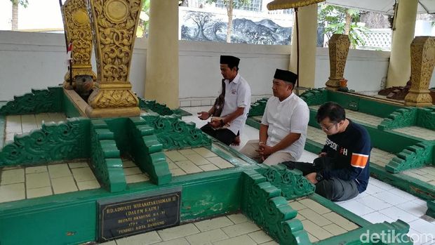 Cawawalkot Yana Janji Tuntaskan Banjir Bandung Satu Tahun