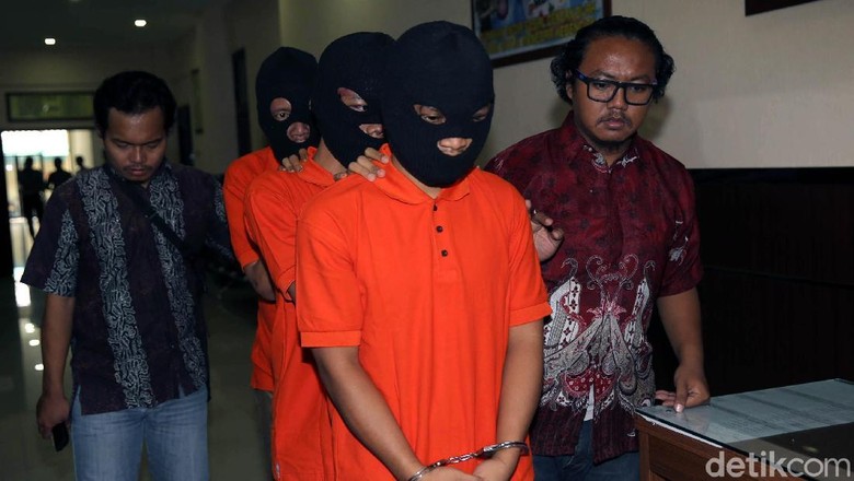 Pencuri yang Telanjangi Ongky Sempat Tabrak Polisi Saat Ditangkap Pencuri yang Telanjangi Ongky Sempat Tabrak Polisi Saat Ditangkap