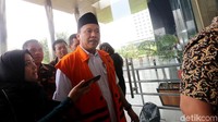 Meski sudah berstatus tersangka, status Mustafa sebagai cagub Lampung tidak otomatis gugur sebelum ada putusan pengadilan berkekuatan hukum tetap. NasDem, sebagai partai pengusung Mustafa terpaksa tetap memberikan dukungan sebab terbentur aturan KPU.