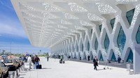 Bandara Menara Marrakech di Moroko juga mendapat predikat bandara terindah. Keindahannya pun dapat dilihat dari langit-langit bandara yang sarat desain budaya Islam (Marrakech Airport Transfer)