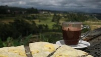 Berbagai makanan Indonesia, Asia dan Western jadi menu andalan restoran ini. Salah satunya pizza bertabur topping irisan pisang ini. Gimana ya rasanya? Foto: instagram