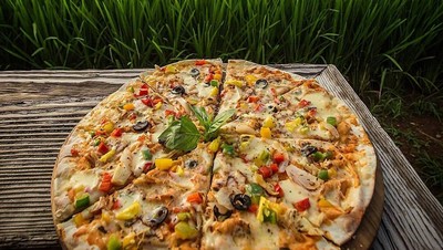Restoran di Tabanan Ini Suguhkan Pemandangan Hamparan Sawah, Keren!