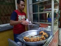 Diisi Oncom dan Gula Merah, Combro dan Misro Sama Enaknya