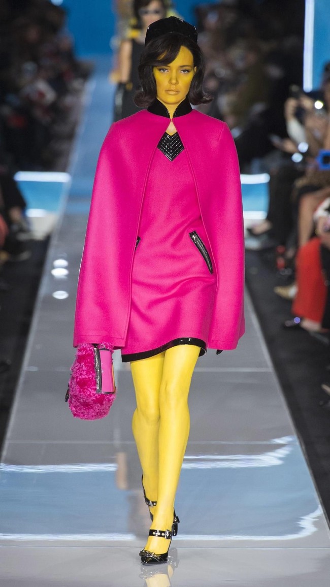 Fashion show Moschino di Milan Fashion Week Fall/Winter 2018, Rabu (21/2/2018). (Foto dok. Vogue).