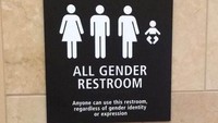 Tanda toilet di Bandara San Diego, AS ini unik karena semua orang, tidak peduli gendernya apa bisa memakai toilet. Dari wanita, pria, setengah pria dan setengah wanita, sampai bayi bisa memakai toilet ini. (thats_bs_32/Bored Panda)