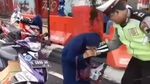 Ulah Pengendara Tak Mau Ditilang: Seruduk, Seret, hingga Gigit Polisi