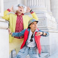 Foto prewedding bisa sangat membosankan dengan pose senyun yang pada akhirnya terlihat canggung. Inilah sebabnya Jackie Nguyen dan tunangannya, Nate Huntley, memutuskan untuk membuat foto prewedding mereka dengan konsep yang sangat unik. Foto: dok. Isaac James