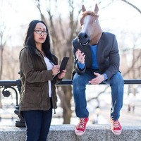  Foto-foto prewedding yang mereka lakukan ini tentu tidak mudah karena memiliki anggaran yang sedikit. Untungnya, teman-teman Jackie dan Nate di industri seni membantu mereka perihal kostum. Foto: dok. Isaac James