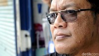 Seorang juru parkir di Jalan RE Martadinata, Kota Sukabumi, Jabar mendadak terkenal setelah curhatannya kepada seorang teman viral di media sosial (Medsos). Pria bernama Kusuma Hartanto yang akrab disapa Sanchoz itu mengaku siap mendonorkan matanya kepada pegawai KPK Novel Baswedan.