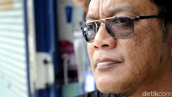 Perkenalkan, Sanchoz Juru Parkir yang Siap Donor Mata untuk Novel