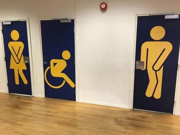 Â Ini tanda toilet unik di Bandara Bergen, Norwegia. Waduh,kok sepertinya malu-malu gitu ya? (spaghetticarbonara/Bored Panda) Â Ini tanda toilet unik di Bandara Bergen, Norwegia. Waduh,kok sepertinya malu-malu gitu ya? (spaghetticarbonara/Bored Panda)