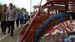 Gaya Jonan Jajal Becak Listrik di Yogyakarta