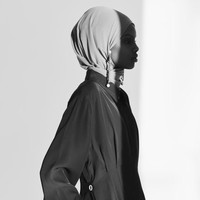 Amina Adan disebut-sebut sebagai model berhijab pertama di Denmark. Dia terpilih di sini karena dia cantik dan punya potensi besar untuk menjadi seorang model, ungkap pihak agensi Unique Model dilansir dari The Local. Foto: Instagram