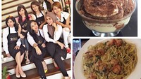 Gimana nggak jago masak, ternyata Marini dan teman-temannya sering les masak. Menu yang mereka buat kala itu adalah spaghetti dan vanilla mousse. Foto: Istimewa
