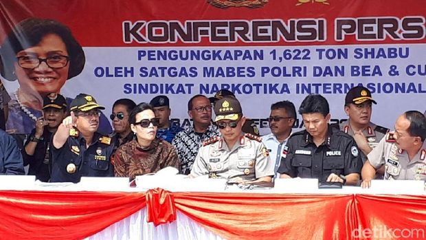 Kapolri dan Menkeu Pamerkan Sabu 1,6 Ton di Batam