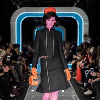 Fashion show Moschino di Milan Fashion Week Fall/Winter 2018, Rabu (21/2/2018). (Foto dok. Vogue).