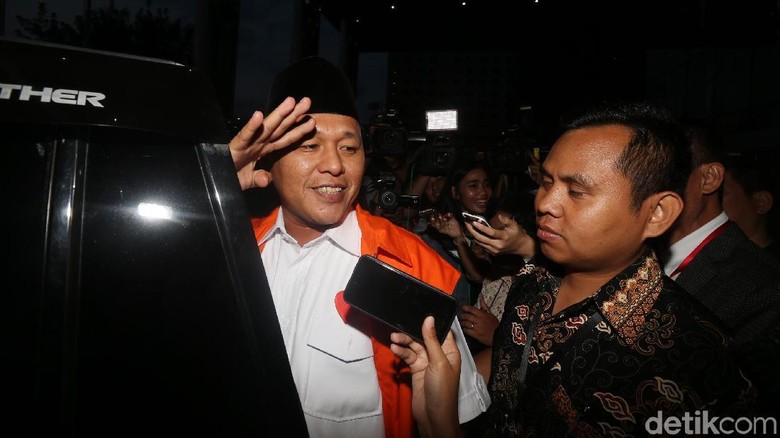 Bupati Lampung Tengah Mustafa Dituntut 4,5 Tahun Penjara Bupati Lampung Tengah Mustafa Dituntut 4,5 Tahun Penjara