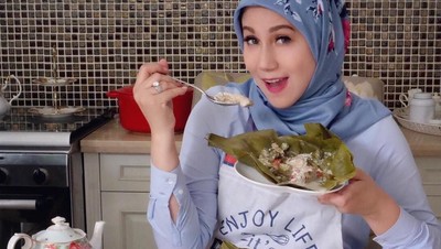 Ternyata Marini Zumarnis Doyan Masak dan Reunian Bareng Artis Tahun 90-an!