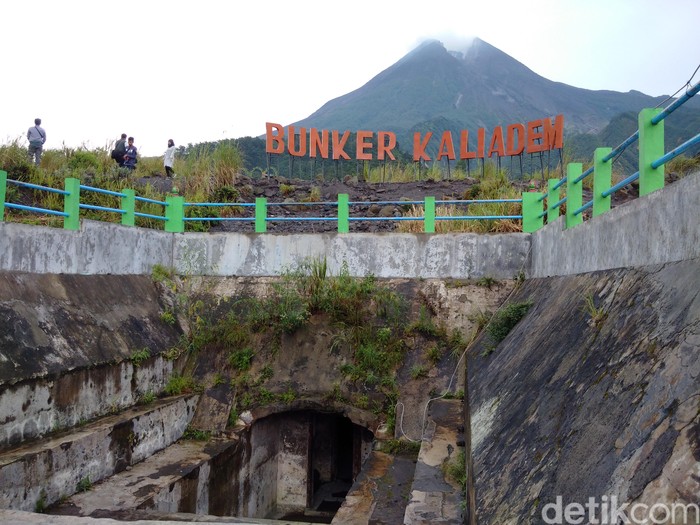 Pencarian orang hilang di Bunker Kaliadem, Sleman, Jumat (23/2/2018).