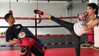 Bahkan ia juga mempelajari kick boxing dan MMA. (Dok. Instagram/kerenina_sunny)