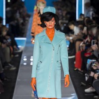 Fashion show Moschino di Milan Fashion Week Fall/Winter 2018, Rabu (21/2/2018). (Foto dok. Vogue).