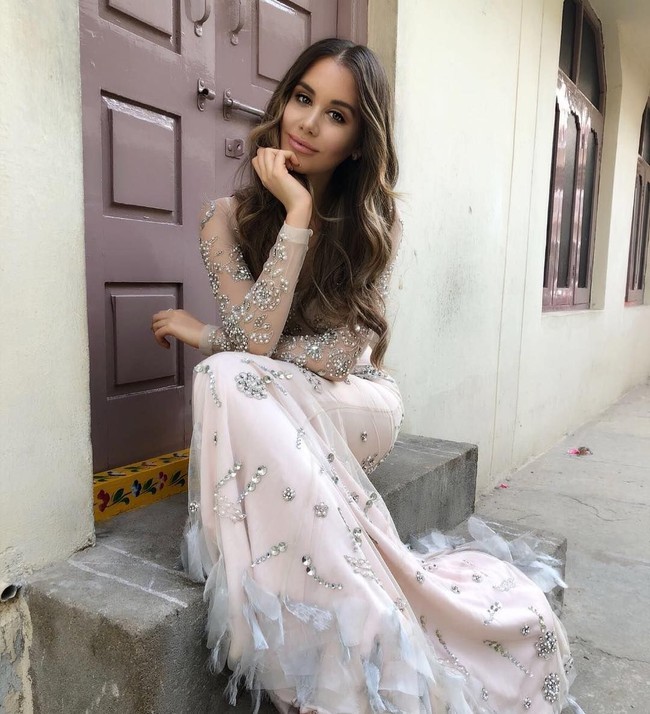 Wanita lulusan psikologi ini rupanya suka sekali menggambar anime. Bahkan hasil gambarnya itu, ia gunakan untuk menggalang dana bagi anak-anak Australia yang kurang mampu. Foto: Instagram