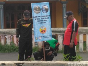 Begini Cara Petugas di Situbondo Imbau Warga Tidak BAB Sembarangan