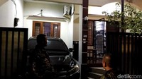 Novel sudah tiba di rumah.