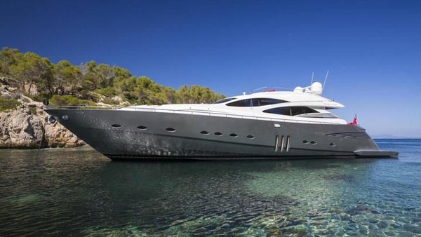 Pemain bola yang punya yacht mewah adalah Wayne Rooney, mantan bintang Manchester United yang kini bermain untuk Everton. Yacht mewah bernama Pershing 90 senilai 57 miliar rupiah sering dipakainya liburan bareng istri tercinta (Yacht Charter Fleet) Pemain bola yang punya yacht mewah adalah Wayne Rooney, mantan bintang Manchester United yang kini bermain untuk Everton. Yacht mewah bernama Pershing 90 senilai 57 miliar rupiah sering dipakainya liburan bareng istri tercinta (Yacht Charter Fleet)