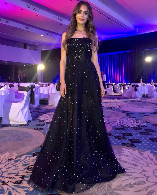 Tak sedikit netizen yang menanyakan mengapa seorang muslim bisa menang dan mewakili Australia di ajang ratu kecantikan dunia. Sedangkan Australia sendiri merupakan negara bukan muslim. Foto: Instagram