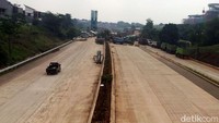 Proyek jalan tol ini dibagi menjadi 3 seksi. Pertama dari Jagorawi ke Raya Bogor, seksi 2 dari Raya Bogor ke Kukusan, dan seksi 3 dari Kukusan ke Cinere dengan panjang 14,64 km.