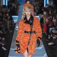 Fashion show Moschino di Milan Fashion Week Fall/Winter 2018, Rabu (21/2/2018). (Foto dok. Vogue).