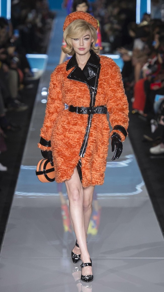 Fashion show Moschino di Milan Fashion Week Fall/Winter 2018, Rabu (21/2/2018). (Foto dok. Vogue).