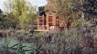 Masih banyak ilalang di sekitar hotel. Ada ularnya nggak ya? Istimewa/Inhabitat