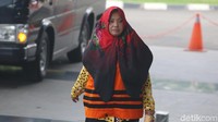 Inna Sulistyowati hadir di KPK untuk menjalani pemeriksaan lanjutan kasus dugaan suap, Jumat (23/2/2018).