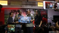 Menkominfo Rudiantara menghadiri peluncuran dan pameran foto Kilas Balik 2017.