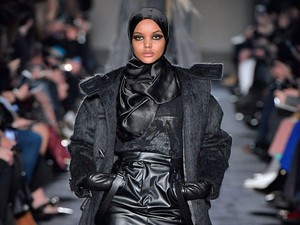 Model Berhijab Kembali Eksis di Milan Fashion Week 2018