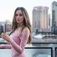 Ia pun meminta toleransi dan pemahaman yang lebih dalam tentang keberagaman. Banyak hal telah disalahartikan tentang Islam. Saya merasa bahwa sebuah kategori telah diciptakan yang sebenarnya bukan didukung oleh Quran. Saya percaya Islam adalah tentang perdamaian, persatuan, kemakmuran dan inklusi, katanya. Foto: Instagram